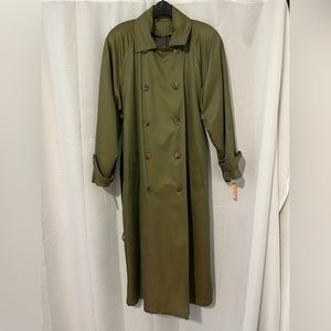 NWT! Christian Dior woman trench coat Sz 8